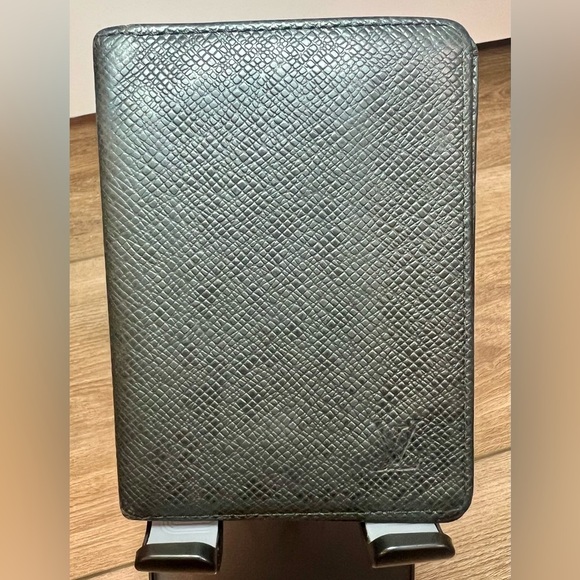 LOUIS VUITTON Black Taiga Leather Bi-fold Wallet - EUC - Picture 1 of 7